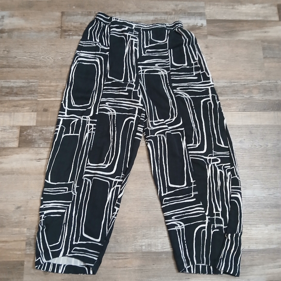 Liv by Habitat Clothes Pants - Liv by Habitat Tencel Ecovero Pleat Pocket Pants in a black and white